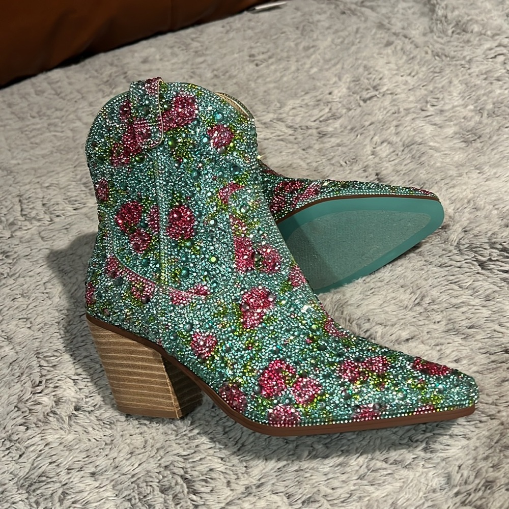 Blue by Betsey Johnson Rhinestone Diva Booties NWOT size 5 - Picture 3 of 7